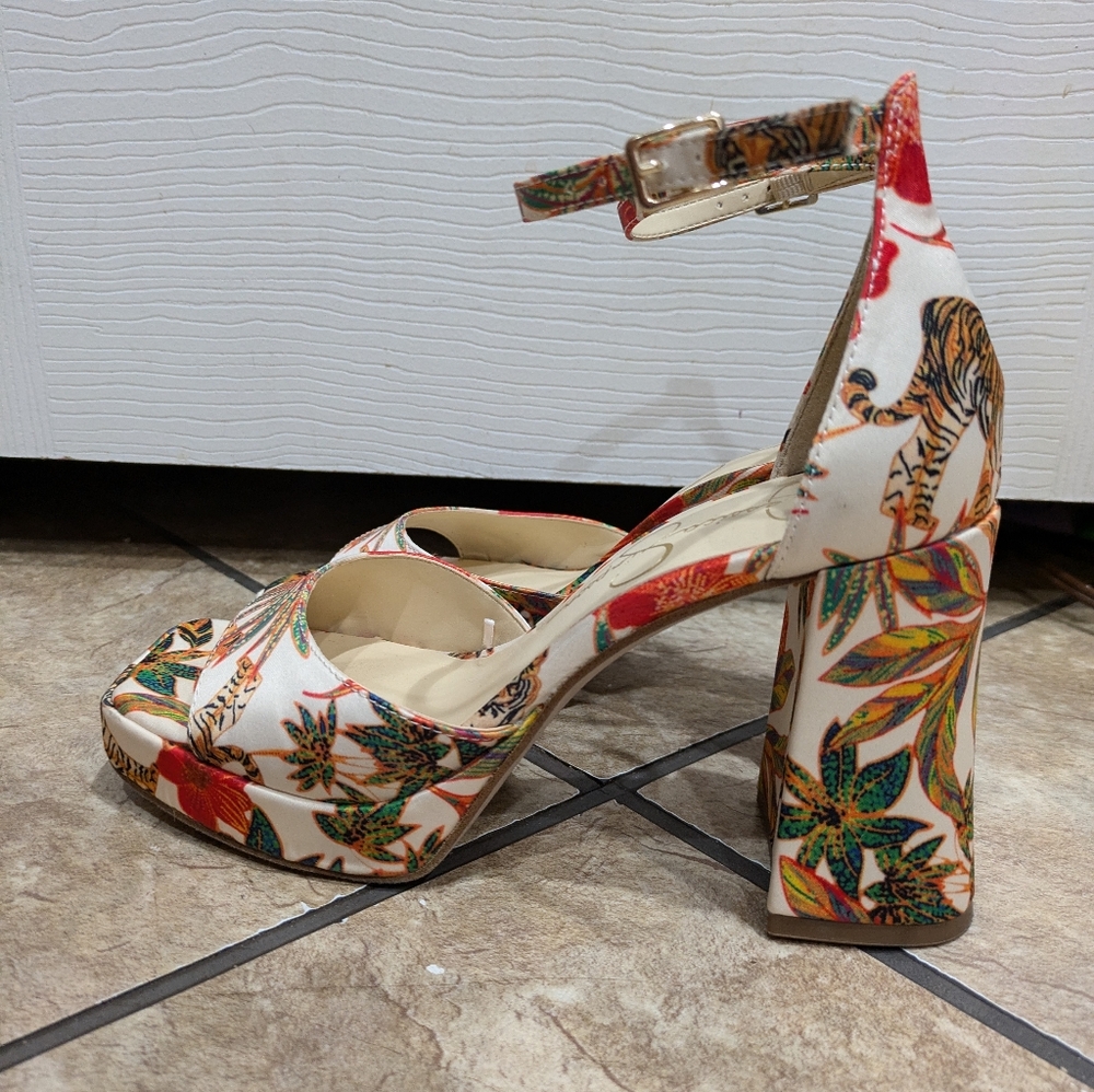Jessica Simpson size 7